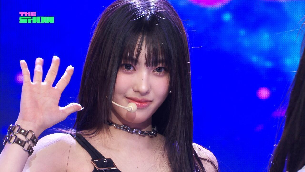 izna - TIMEBOMB (이즈나, TIMEBOMB) [THE SHOW 241203] 썸네일