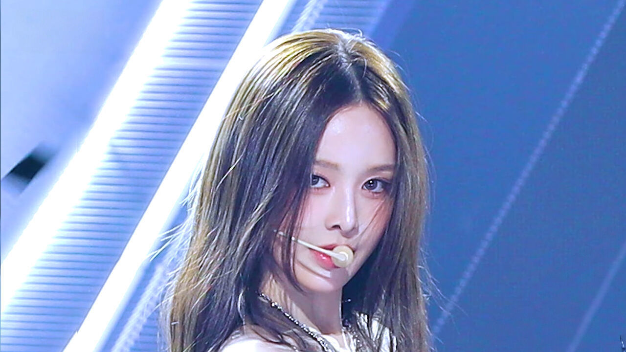 [페이스캠] 이즈나 방지민 'IZNA' (izna BANG JEE MIN FaceCam) 썸네일