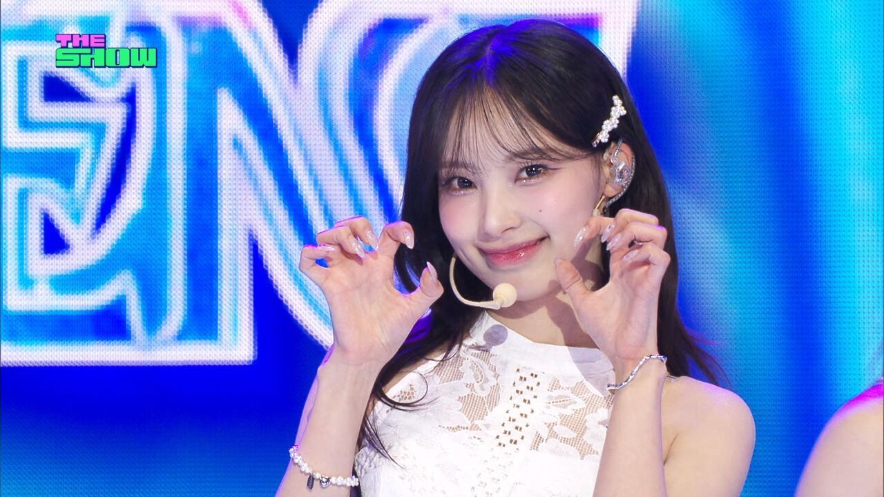 RESCENE - Glow Up (리센느, Glow Up) [THE SHOW 250304] 썸네일