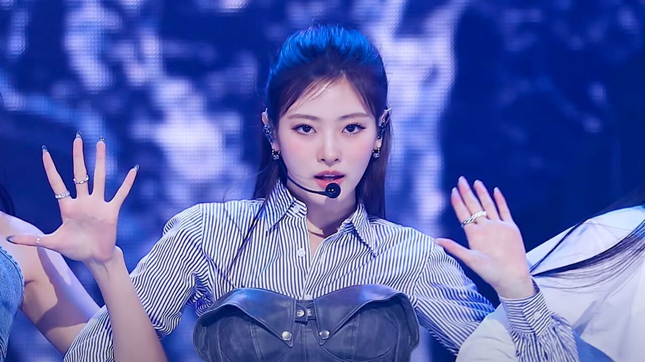 [페이스캠] 미야오 안나 'HANDS UP' (MEOVV ANNA FaceCam) 썸네일