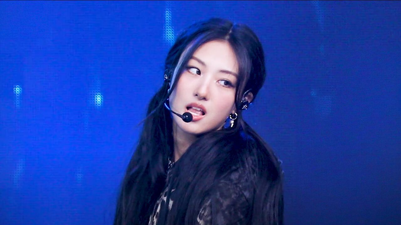 [페이스캠] 미야오 가원 'HANDS UP' (MEOVV GAWON FaceCam) 썸네일