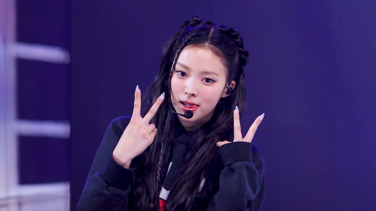 [페이스캠] 미야오 나린 'HANDS UP' (MEOVV NARIN FaceCam) 썸네일