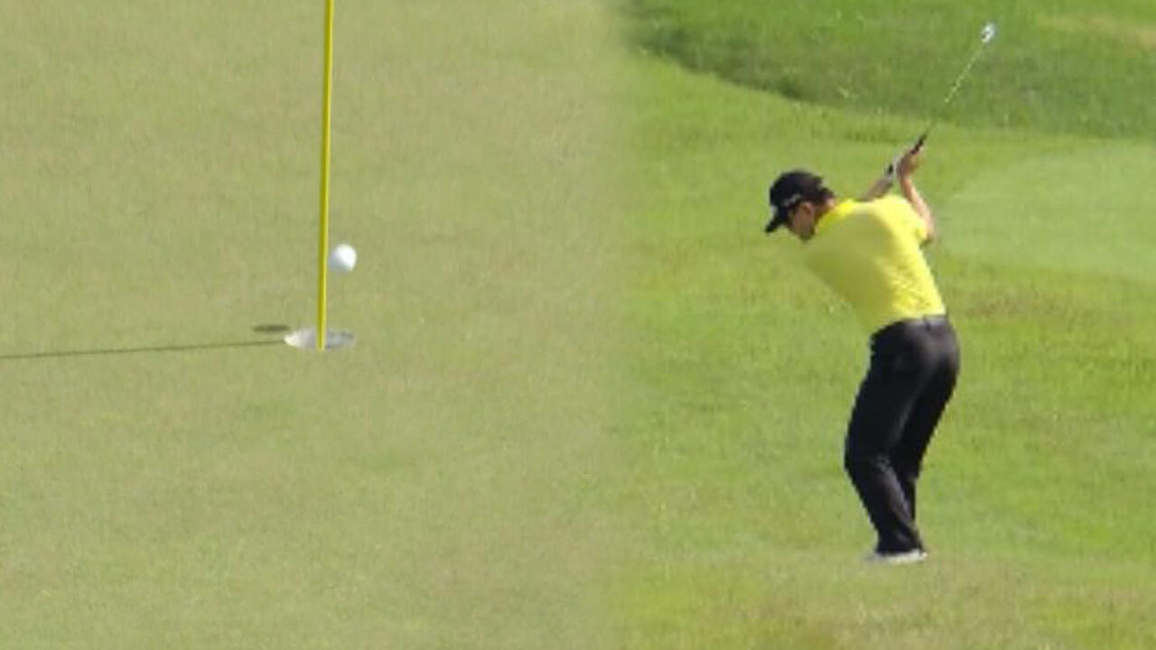 운이 따랐습니다! 깃대 맞고 멈춰서는 한승수의 샷 [백송홀딩스 1R] 썸네일