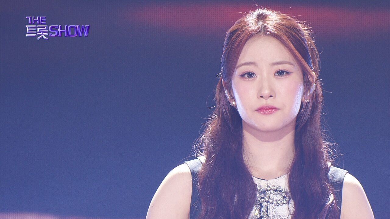 오유진 - 비에 젖은 터미널 (원곡:주현미) | 더 트롯쇼 250630 썸네일