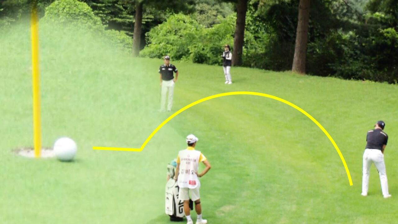 홀 바로 앞에 멈춘 공, 아쉽게 놓친 김비오 [동아회원권그룹 1R] 썸네일