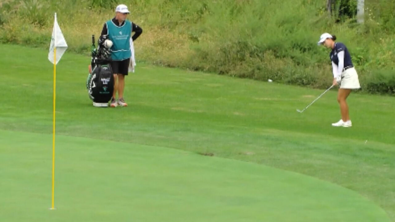 과감하네요! 값진 버디를 얻으며 바운스 백에 성공하는 이민지 [하나금융그룹 2R] 썸네일