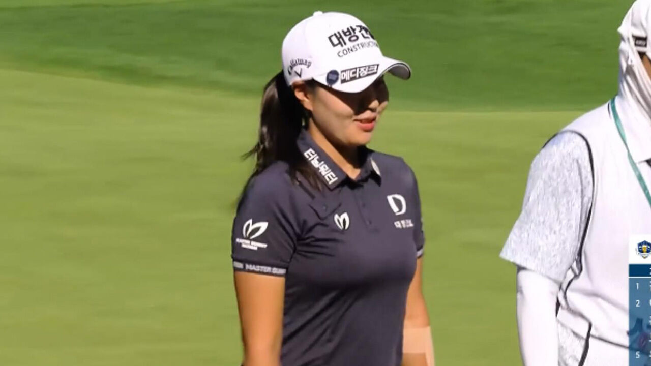 완벽한 버디를 잡고 환호하는 성유진 [하이트진로 2R] 썸네일