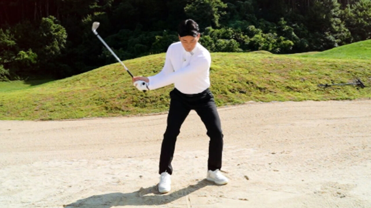 어프로치 샷으로 중거리 벙커를 탈출하는 법 썸네일