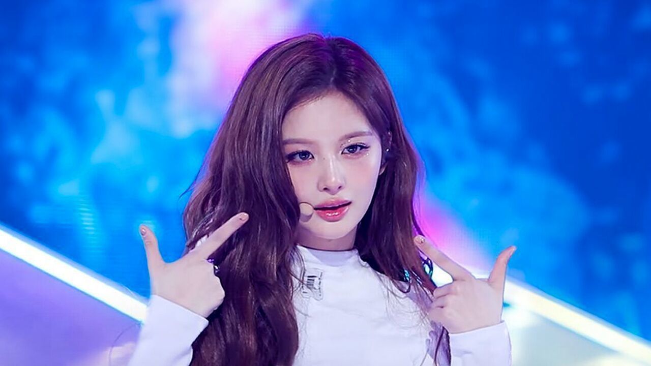 [페이스캠] 엔믹스 설윤 'KNOW ABOUT ME' (NMIXX SULLYOON FaceCam) 썸네일