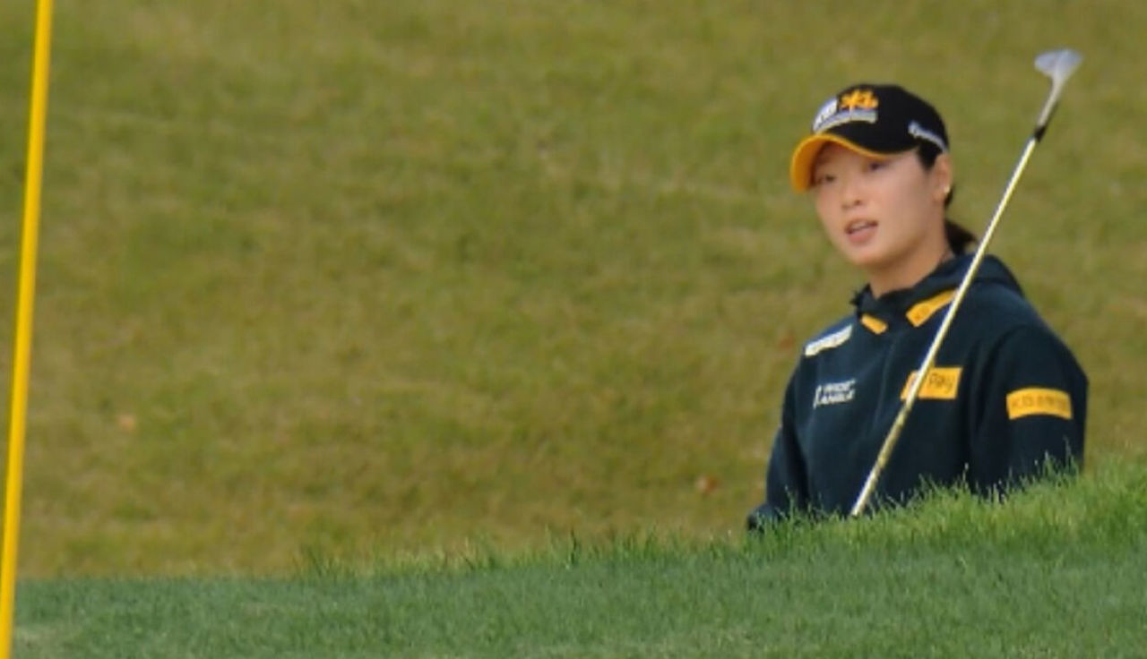 '미스샷이 나왔어요..!' 그린 위로 올리지 못해 깜짝 놀란 방신실 [위믹스 챔피언십 FR]