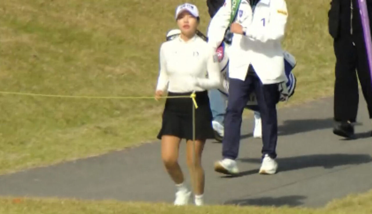 '걱정이 한가득..!' 갤러리들에게 달려가는 성유진 [위믹스 챔피언십 FR] 썸네일