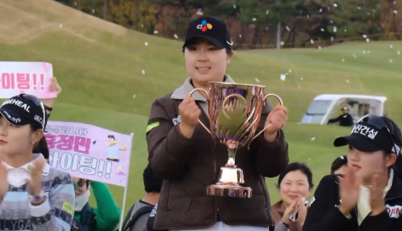 한 시즌의 결말! 우승 트로피를 품은 홍정민의 시상식 [위믹스 챔피언십 FR]