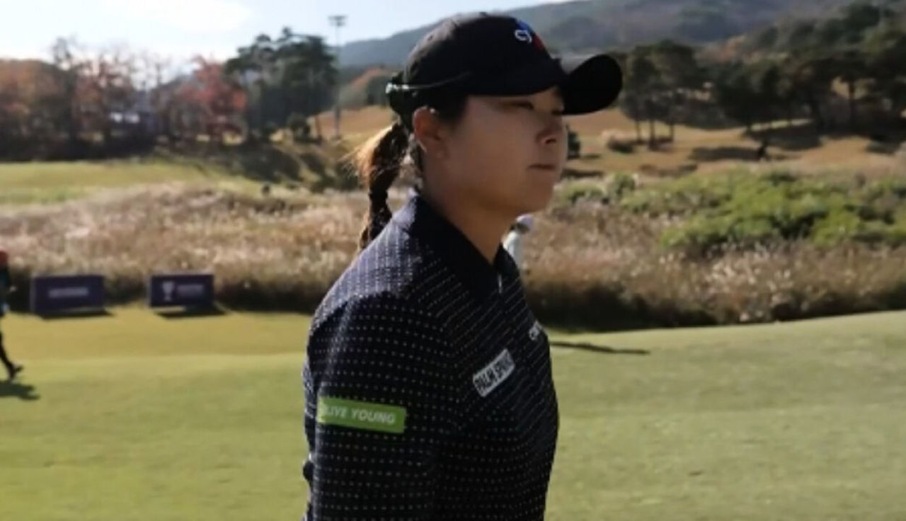 “흠잡을 때 없는 플레이!” 단독 선두로 올라서는 홍정민 [위믹스 챔피언십 FR] 썸네일