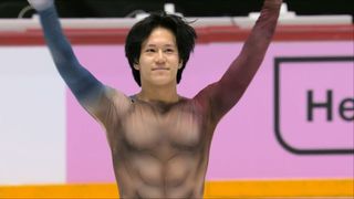 ‘레오나르도 다 빈치’ 흥미로운 의상을 입은 샤오 힘 파 [그랑프리 6차 남자 쇼트]