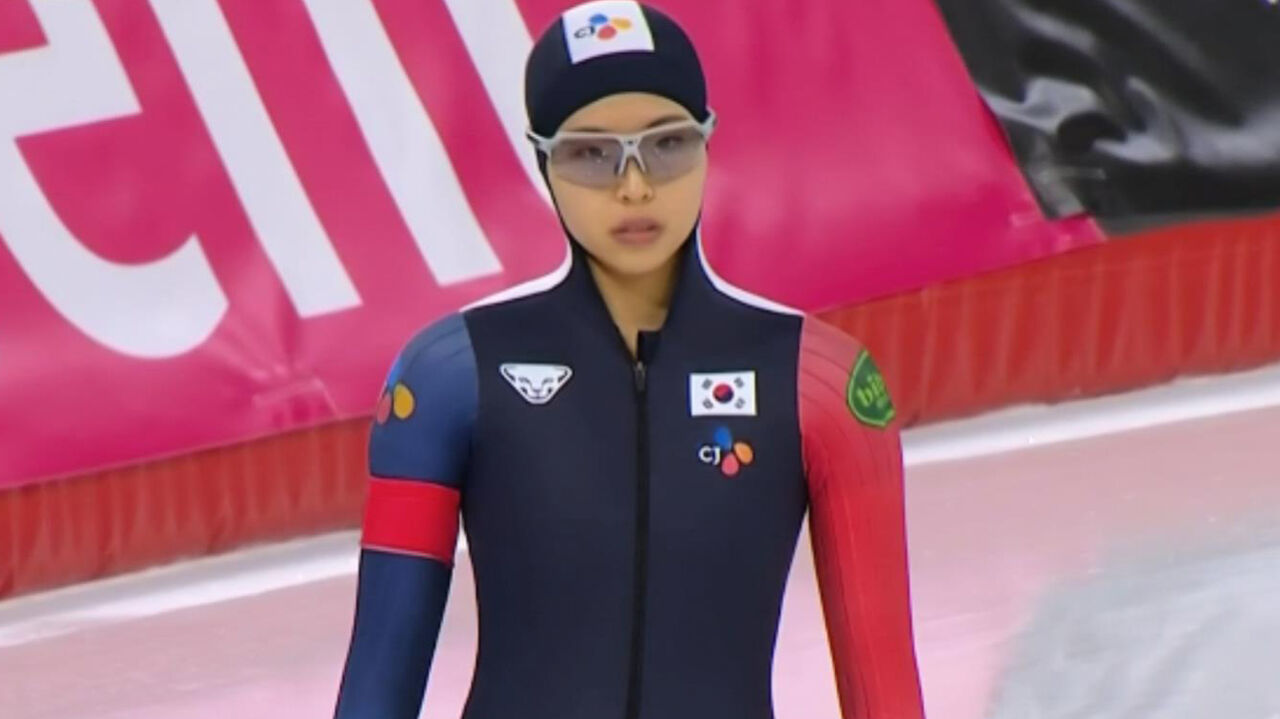 제갈성렬 해설에 칭찬을 받은 이나현의 레이스 [월드컵 2차 여자 500m] 썸네일