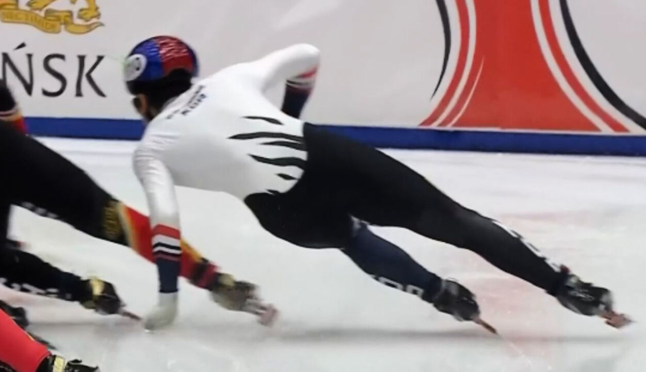 '혼전 속에서 밀려난 마지막 한 걸음..' 황대헌의 6위 피니시 [월드투어 3차 남자 1000m 결승] 썸네일