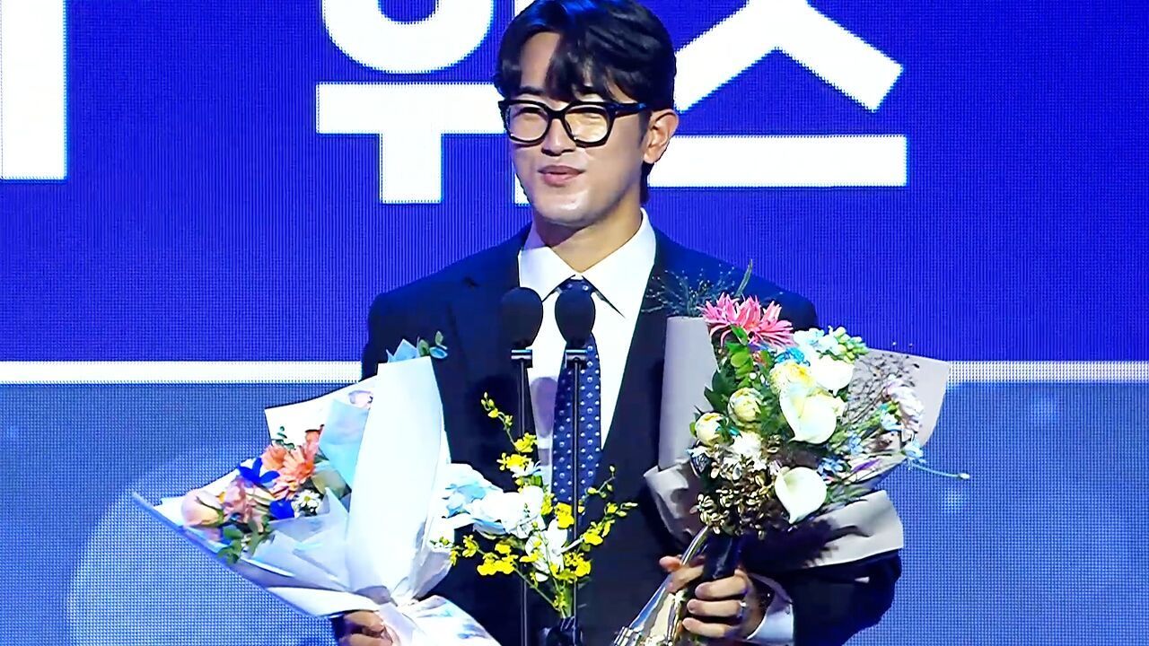2025 KBO 수비상 투수, KT위즈 고영표 “이 상은 장인어른께 바치는 상” [2025 KBO 시상식] 썸네일