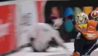 매우 빠른 순간 속도! 한순간에 균형을 잃고만 황대헌 [월드투어 4차 남자 500m 준준결승]