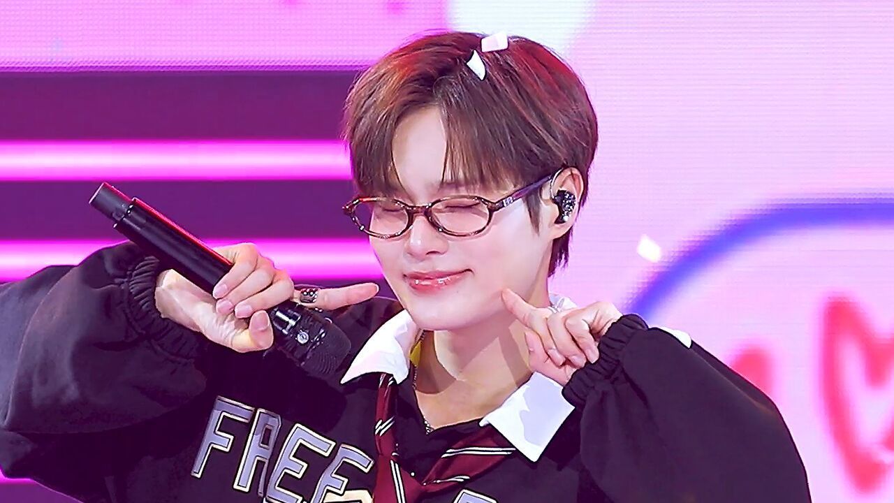 [페이스캠] 에이비식스 이대휘 'BOTTOMS UP' (AB6IX LEE DAE HWI FaceCam) 썸네일