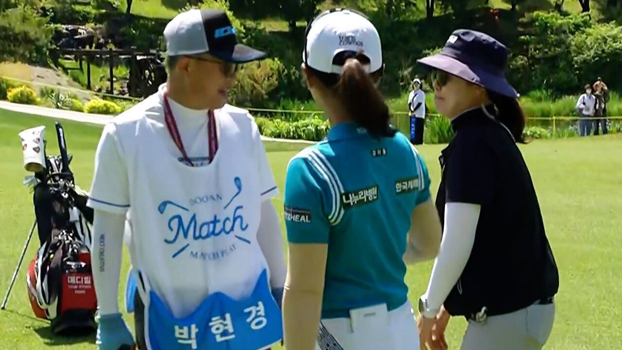 경기위원 호출한 박현경, 무슨 일이? [두산 매치플레이 1R] 썸네일