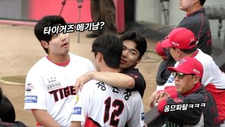 에이스의 속삭임? 황동하의 귓속말 플러팅 #황동하 l KIA타이거즈 l 현장직캠
