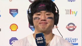 "10년이 지나도 꿈에 안 나오셨는데..." 손성빈, 2G 연속 홈런 치고 아버지 생각에 눈시울 붉힌 이유 [베이스볼S]