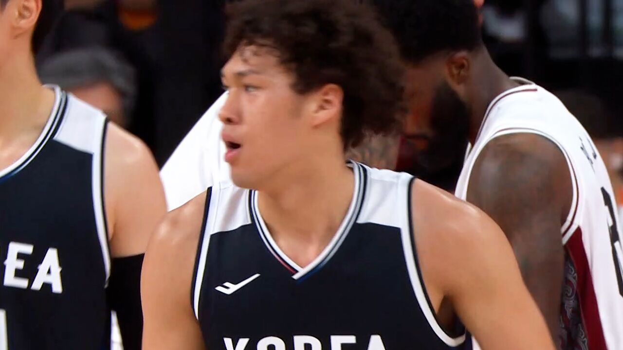 공격적인 모습의 에디 다니엘, 골 밑 득점 [농구 조별리그 2차전 대한민국 vs 인도네시아] 썸네일