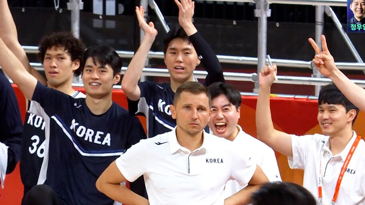 이현중의 손이 뜨겁다! 열광하는 대표팀 [농구 조별리그 2차전 대한민국 vs 인도네시아] 썸네일