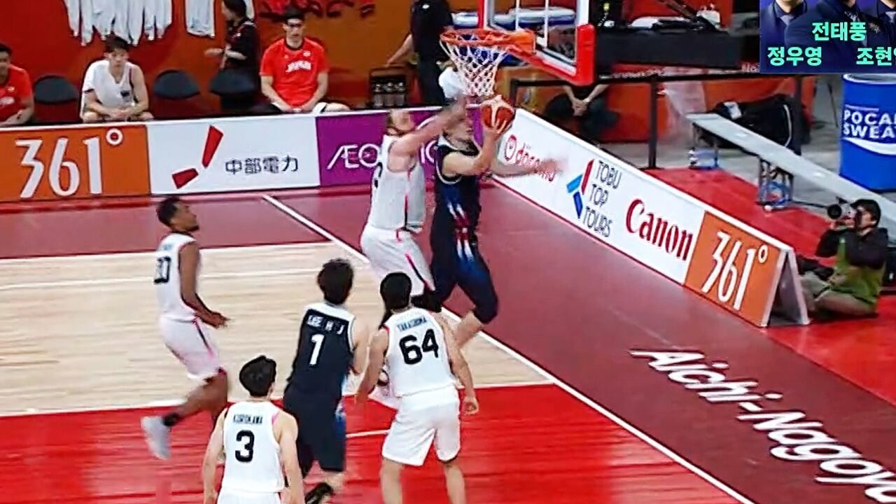 몸 날려 얻은 장재석의 골 밑 득점! [농구 조별리그 최종전 대한민국 vs 일본] 썸네일