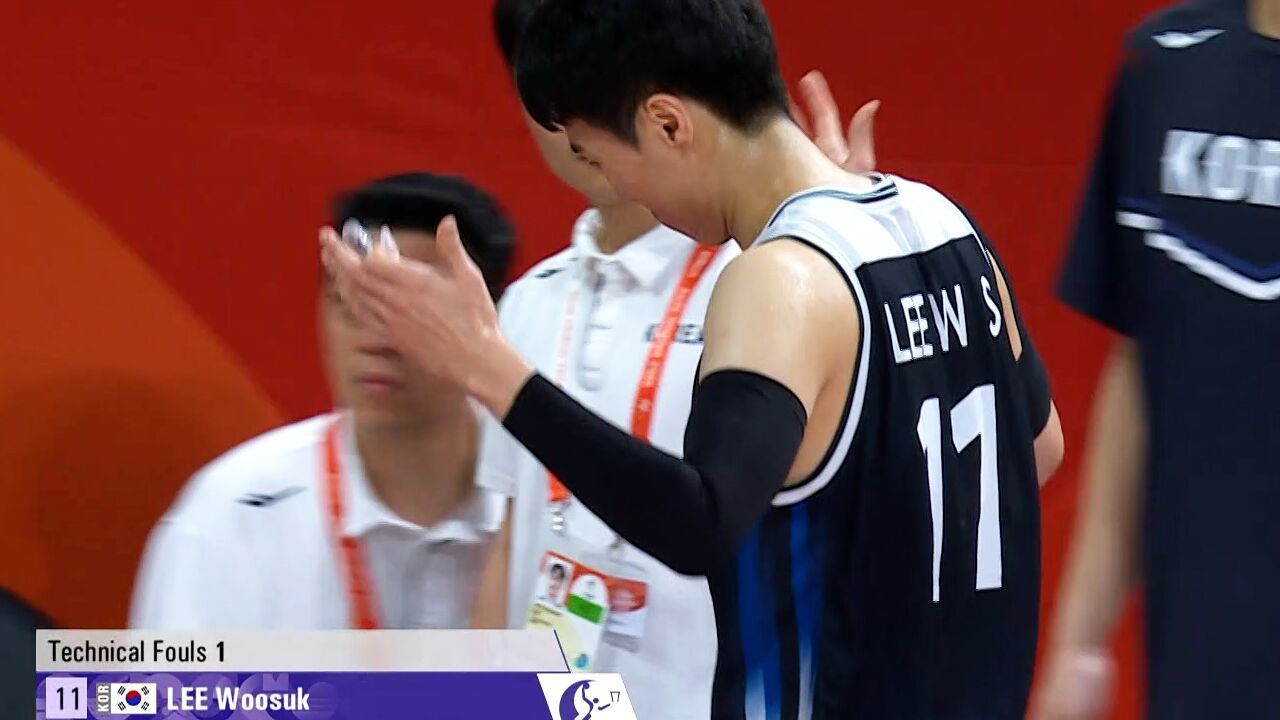 일본과 충돌에 연이은 파울 2개, 퇴장 당한 이우석 [농구 조별리그 최종전 대한민국 vs 일본] 썸네일
