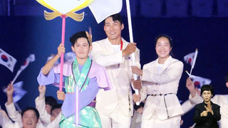 김동용-신유빈 기수로 입장하는 대한민국 선수단 입장