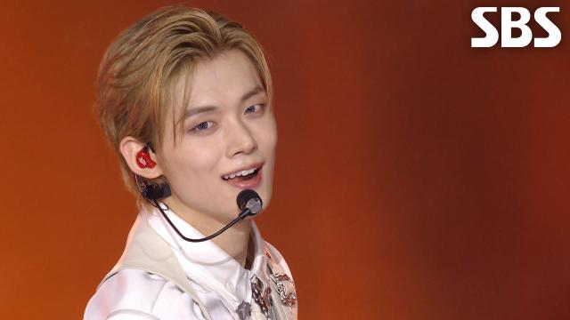 투모로우바이투게더 Beautiful Strangers Bridge Upside Down Kiss♬ 썸네일