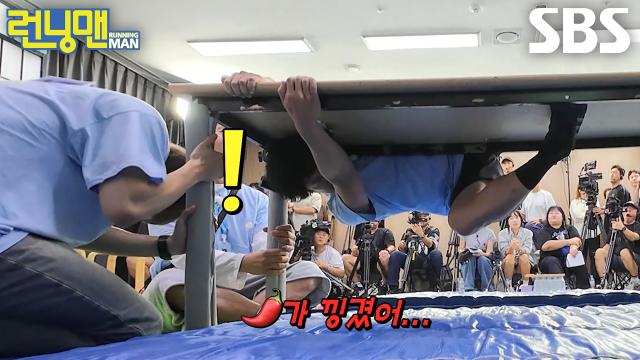 “여기 지금... 낑겼거든?” 하하, 그것(?) 압착 이슈로 고통 호소♨ 썸네일