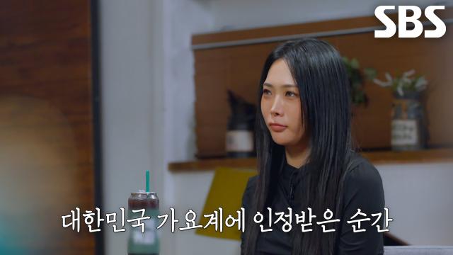 다소 낯설었던 아이돌 음악이 가요계의 새 역사를 쓴 순간 썸네일