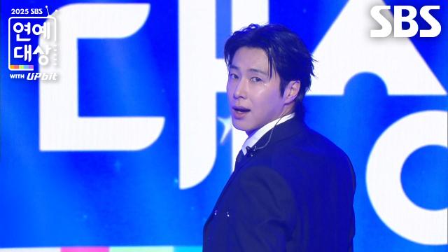 유노윤호, 강렬한 퍼포먼스로 완성한 축하무대 <Thank U×Stretch>♬