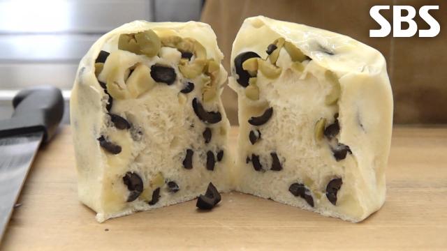 마늘×올리브 듬뿍 넣어 풍미 가득한 달인의 ‘알리오 올리오 빵’