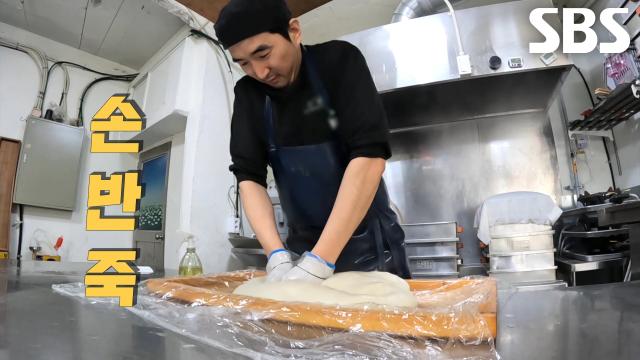 기계 대신 손으로 반죽하여 더욱 쫄깃한 달인만의 찹쌀떡♨ (ft. 노은 찹쌀)