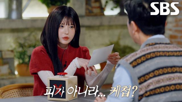 전형적이지 않은 핏자국과 피 냄새가 나지 않은 기이한 시신의 상태