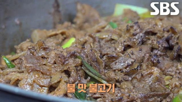 투박한 손맛으로 정성 가득한 음식 만들어 낸 ‘한식 뷔페 달인’ (ft. 압력 밥솥)