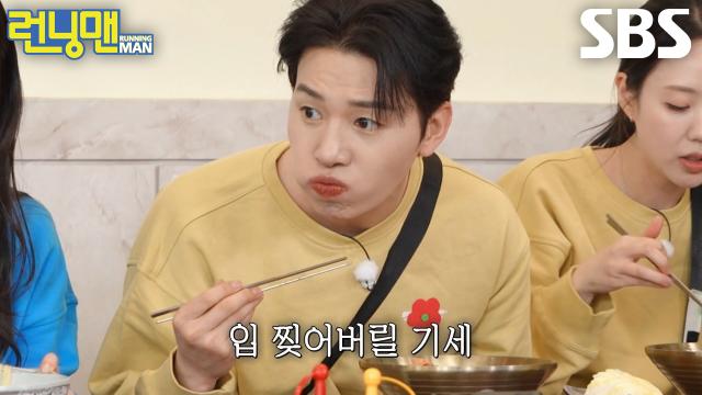 '멜로먹짱' 김민석, 한 입에 수육 가득 넣은 채 폭풍 먹방★ (ft. 김우석) 썸네일