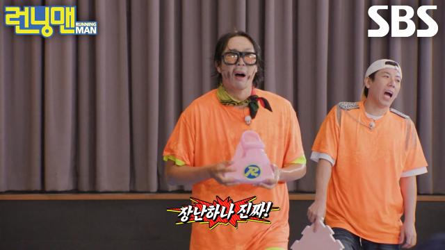 ‘이건 아니지익!’ 하하, 지나가다 실수인 척 본인 팀 물 쏟은 유재석에 분노♨