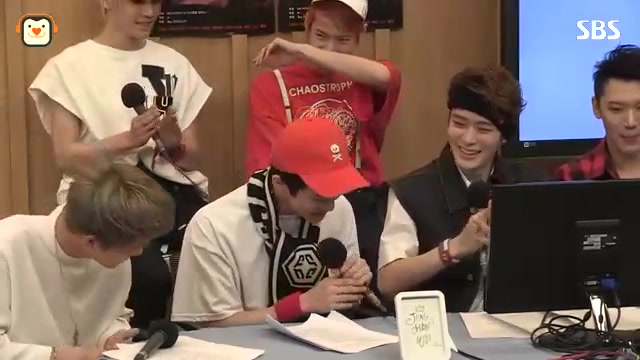 NCT U 마크, 갑자기 생긴 '아이언맨' 개인기에 폭소(두시탈출컬투쇼,2016년4월20일) 썸네일