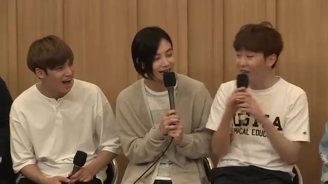 세븐틴 승관,  우지에 햄버거 사고 4단 고음 파트 맡았다 (두시탈출컬투쇼,2016년4월28일) 썸네일
