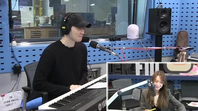 윤한,  올해 좋은 일도 안 좋은 일도 많았다. (박선영의씨네타운,2016년12월7일) 썸네일