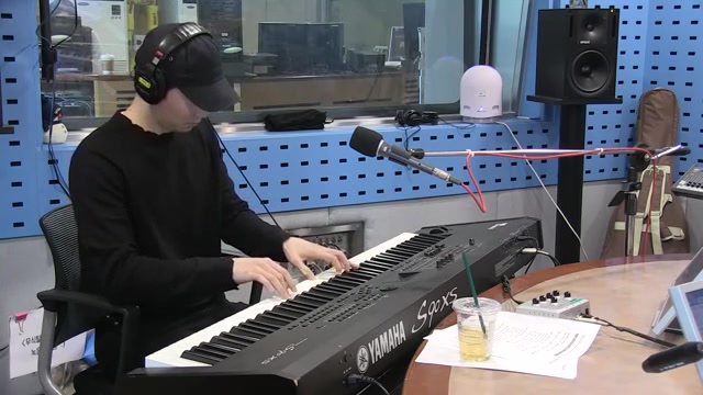 A windy day in Budapest, 윤한 라이브(박선영의씨네타운,2016년12월7일) 썸네일