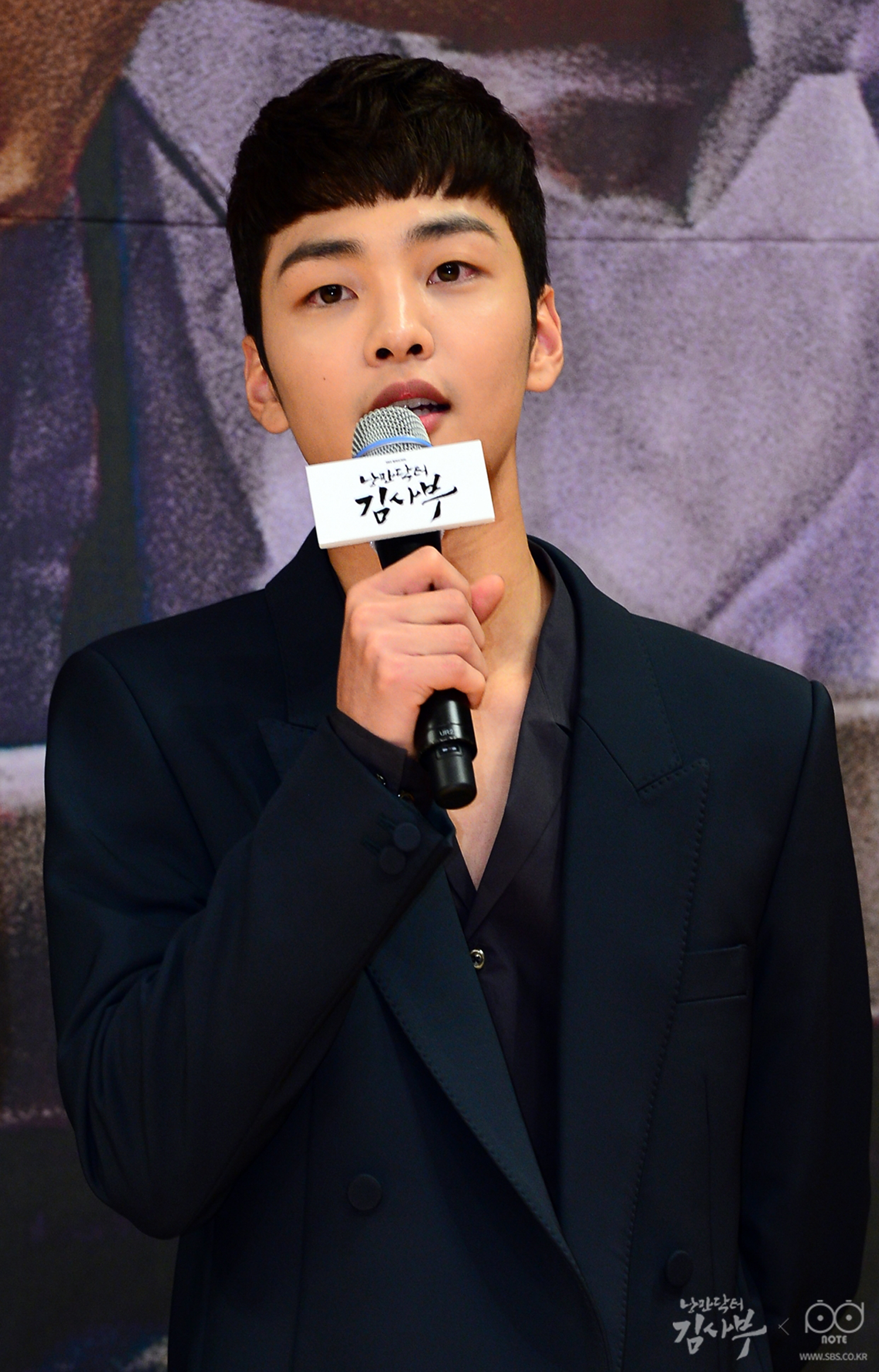 韩石圭柳演锡徐玄振剧照sbs月火剧浪漫医生金师傅官网图图33