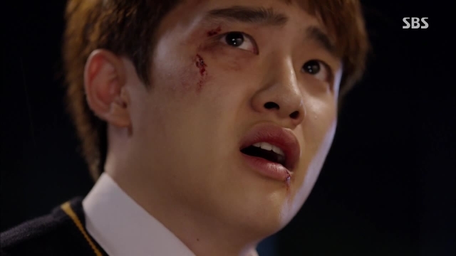'때리면 도망 가랬지!' 상처투성이로 나타난 도경수(디오)에게 분노 폭발한 조인성
