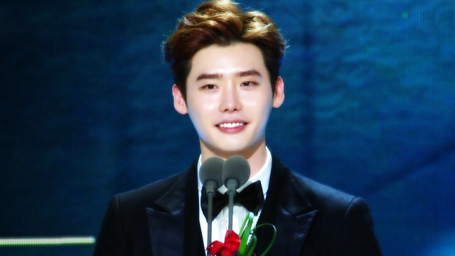 3관왕 이종석, 특별상 수상 “열심히 하는 배우 되겠다” 