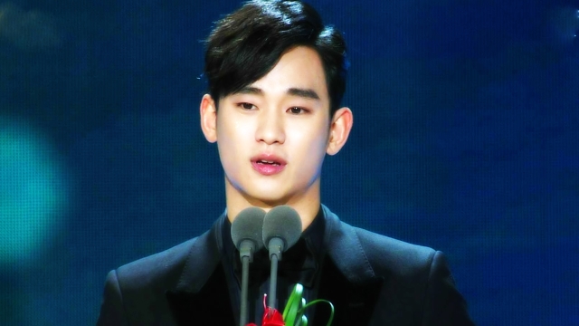 김수현, 중편부문 남자 최우수상 수상 ‘눈물 펑펑’ 