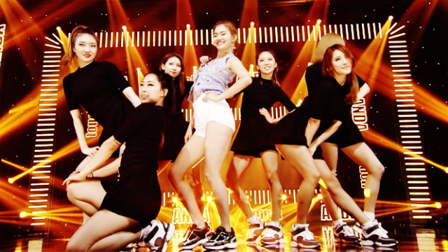 더 쇼 (THE SHOW) : 섹시한 댄스와 상큼한 미소로 남심 올킬! 살짝 터치하고 싶은 그녀! 안다 'Touch' : SBS